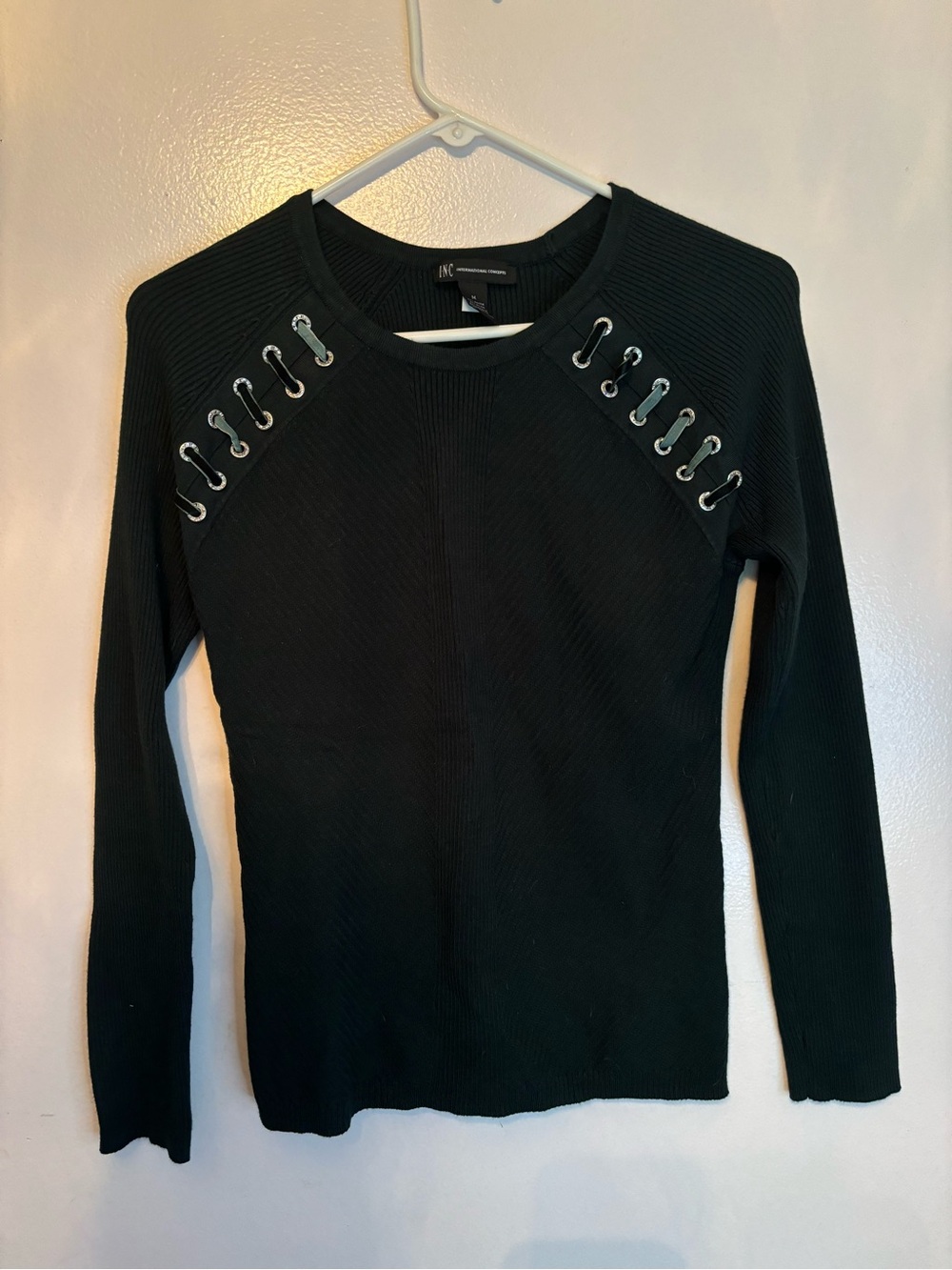 Dark green sweater with velvet ties